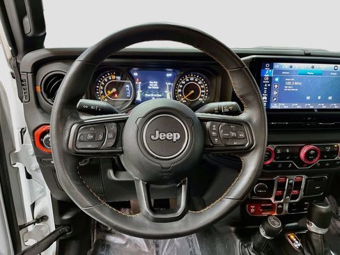 Used 2024 Jeep Gladiator Mojave w/ Technology Group AWD/4WD image 11