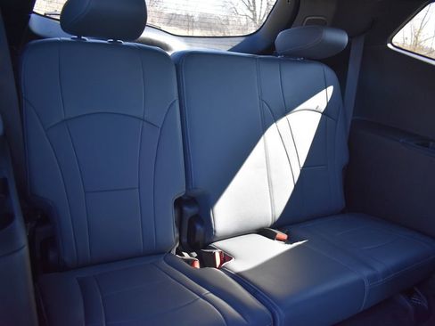 Used 2024 Buick Enclave Premium image 19