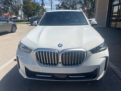 Used 2024 BMW X5 sDrive40i w/ Premium Package image 9