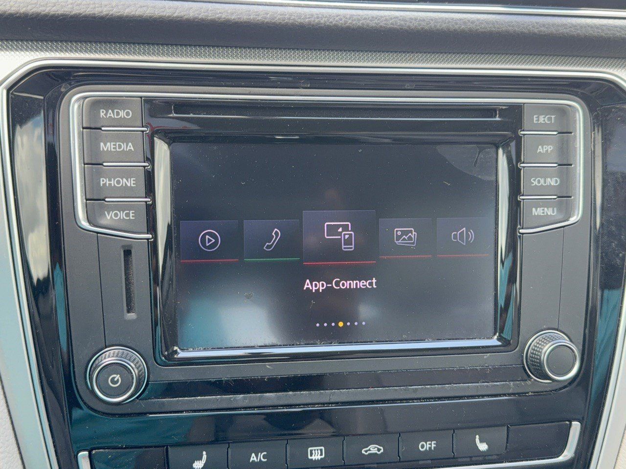 Used 2019 Volkswagen Passat 2.0T Wolfsburg FWD image 17