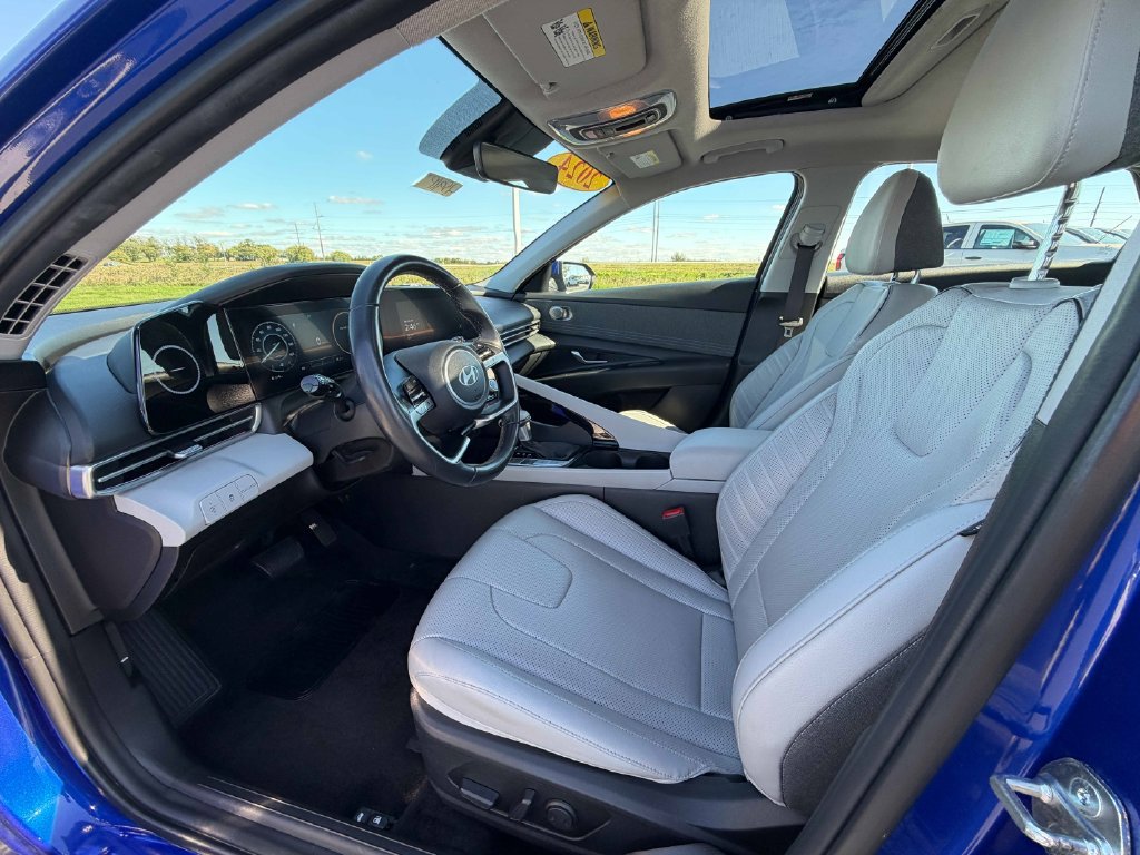 Used 2024 Hyundai Elantra Limited FWD image 17