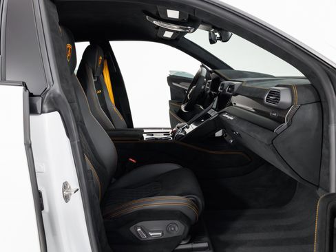 Used 2024 Lamborghini Urus Performante AWD/4WD image 37