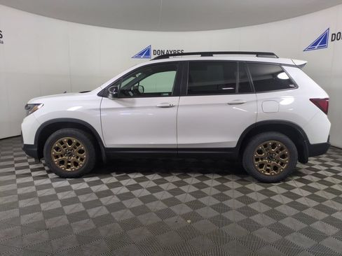 Certified 2023 Honda Passport TrailSport image 2