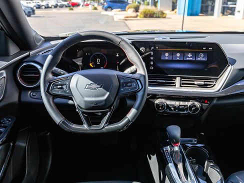 Used 2024 Chevrolet Trax RS FWD image 11