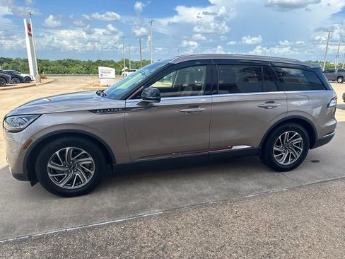 Used 2020 Lincoln Aviator 2WD image 4