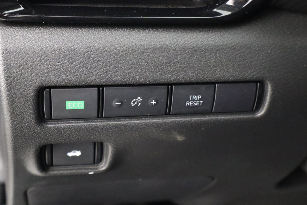 Used 2024 Nissan Sentra SV FWD image 22