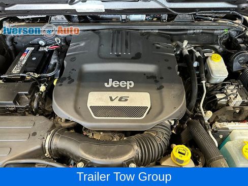 Used 2016 Jeep Wrangler Unlimited Sahara AWD/4WD image 11