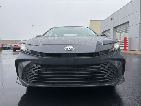 Used 2025 Toyota Camry LE image 2