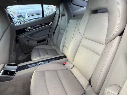 Used 2011 Porsche Panamera RWD image 9