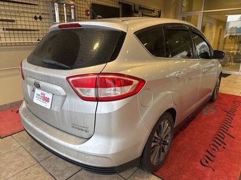 Used 2017 Ford C-MAX Titanium image 8