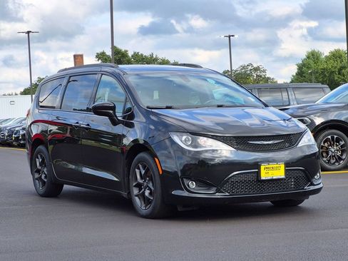 Used 2020 Chrysler Pacifica Touring-L Plus w/ S Appearance Package FWD image 1