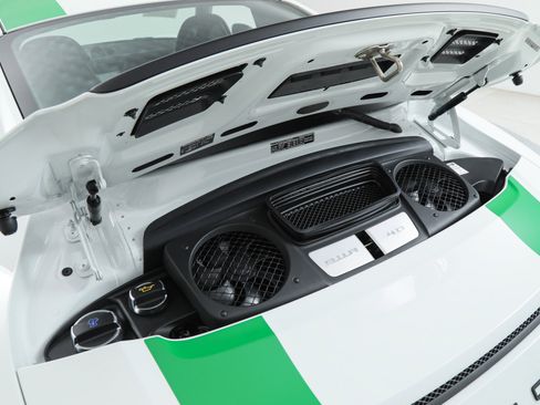 Used 2016 Porsche 911 R image 45