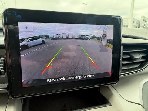 Used 2023 Ford Explorer XLT image 20