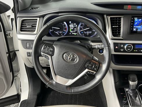 Used 2019 Toyota Highlander XLE image 13