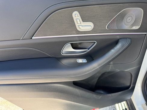 Used 2022 Mercedes-Benz GLS 450 4MATIC image 16