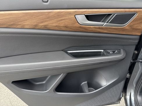 Certified 2025 Volkswagen Atlas SE image 14