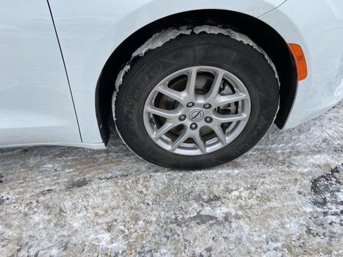 Used 2024 Chrysler Voyager LX image 16