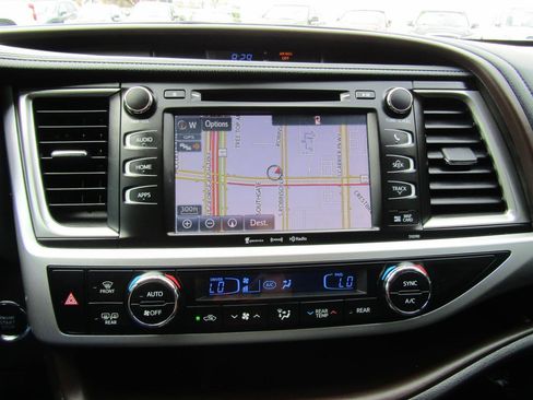 Used 2019 Toyota Highlander XLE image 21