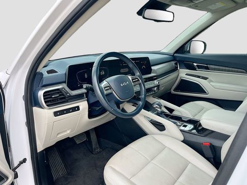 Used 2023 Kia Telluride EX w/ EX Captain's Chair Package image 9