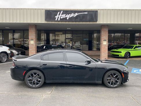 Used 2019 Dodge Charger SXT image 4