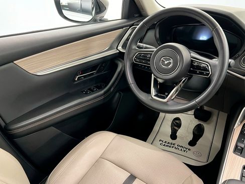 Used 2025 MAZDA CX-70 Plug-In Hybrid w/ Premium Pkg image 12
