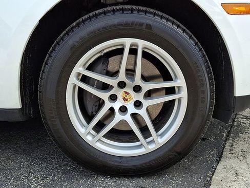 Certified 2017 Porsche Macan image 12
