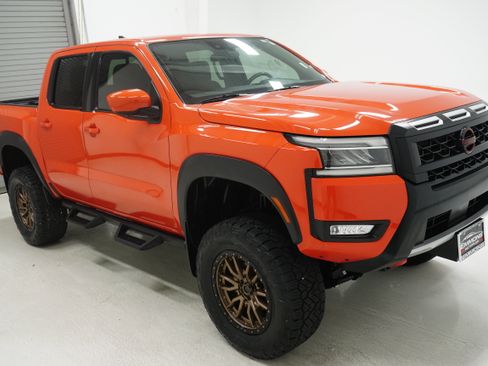 Used 2025 Nissan Frontier PRO-4X w/ Tow Package AWD/4WD image 3