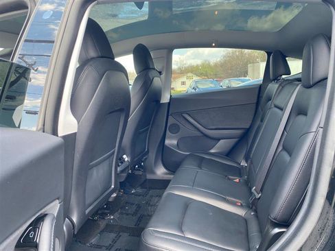 Used 2025 Tesla Model Y Long Range image 12