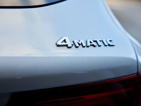 Used 2022 Mercedes-Benz GLC 300 4MATIC image 11