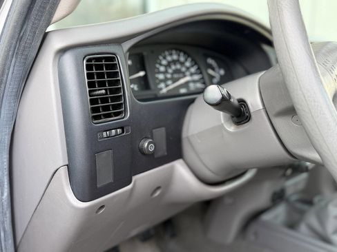 Used 2004 Toyota Tacoma 2WD Regular Cab image 10