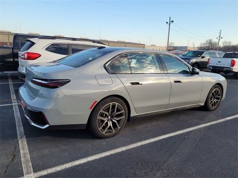 Used 2025 BMW 740i xDrive image 3