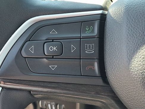 Used 2023 Jeep Grand Cherokee L Limited AWD/4WD image 21