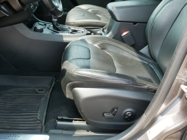 Used 2020 Jeep Cherokee Limited AWD/4WD image 14