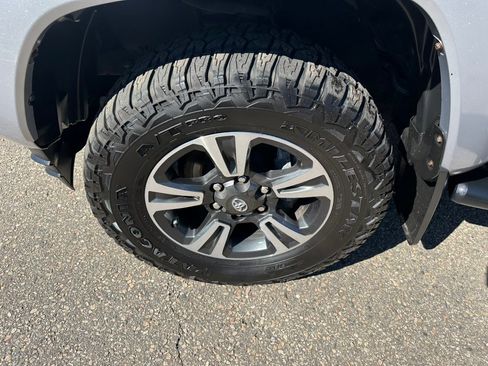 Used 2016 Toyota Tacoma TRD Sport w/ Exterior Package image 37