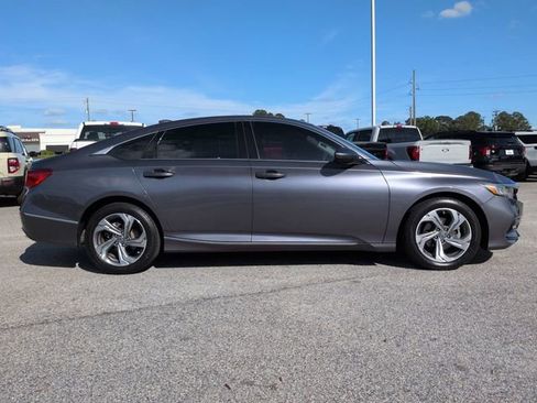 Used 2018 Honda Accord EX image 3