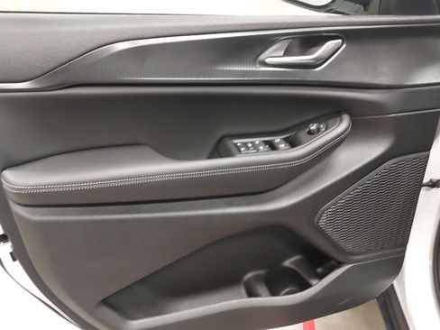 New 2025 Jeep Grand Cherokee Altitude image 24