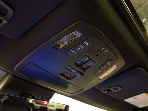 Used 2026 Toyota Sienna Limited AWD/4WD image 40