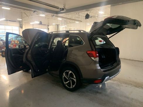 Used 2017 Subaru Forester 2.5i Premium w/ All-Weather Package image 34