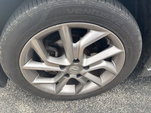 Used 2015 Nissan Sentra SR w/ SR Premium Package FWD image 4