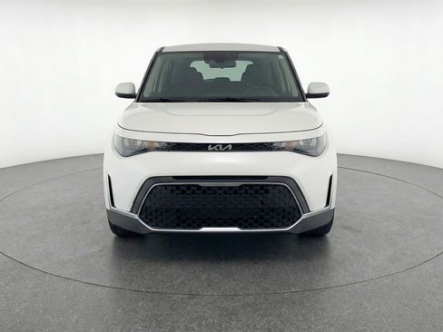Used 2025 Kia Soul LX w/ LX Technology Package image 2