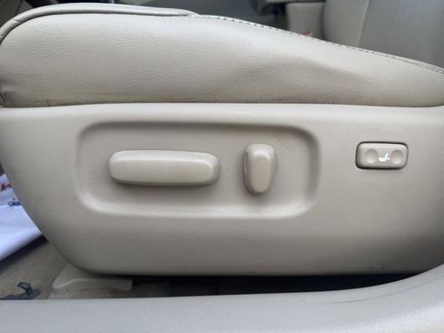 Used 2012 Toyota Avalon image 29