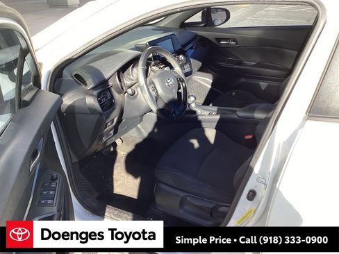 Used 2018 Toyota C-HR XLE image 28