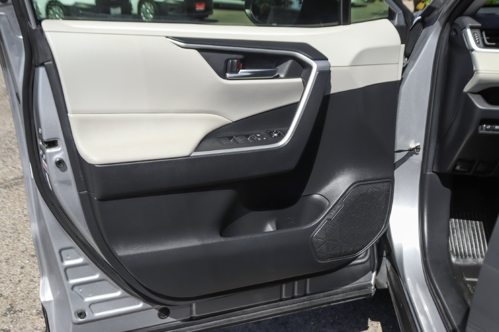Used 2019 Toyota RAV4 XLE FWD image 14