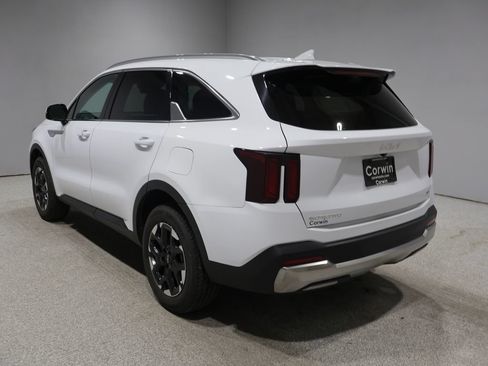 Used 2024 Kia Sorento S AWD/4WD image 5