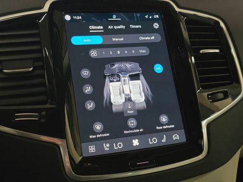 Certified 2024 Volvo XC90 T8 Ultimate image 29