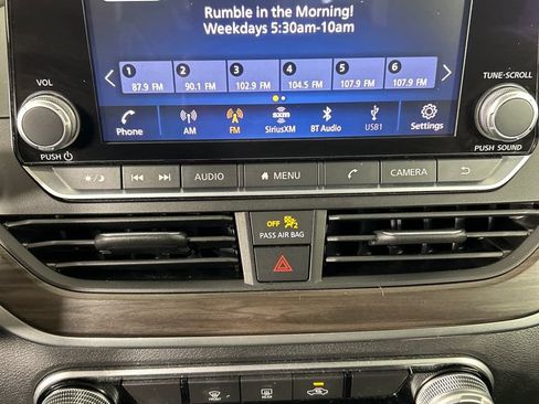 Used 2023 Nissan Altima 2.5 SV FWD image 14