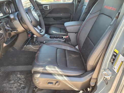 New 2025 Jeep Gladiator Rubicon w/ Convenience Group AWD/4WD image 8