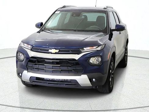 Used 2022 Chevrolet TrailBlazer LT w/ Convenience Package AWD/4WD image 3