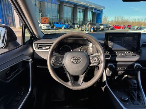 Used 2019 Toyota RAV4 LE w/ Carpet Mat Package image 14