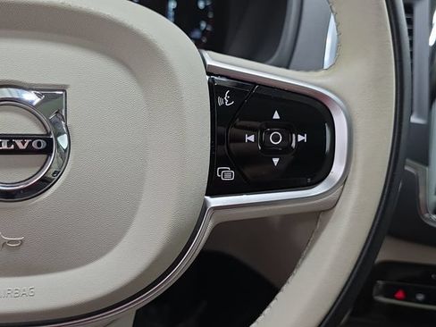 Used 2019 Volvo XC90 T5 Momentum w/ Multimedia Package AWD/4WD image 17